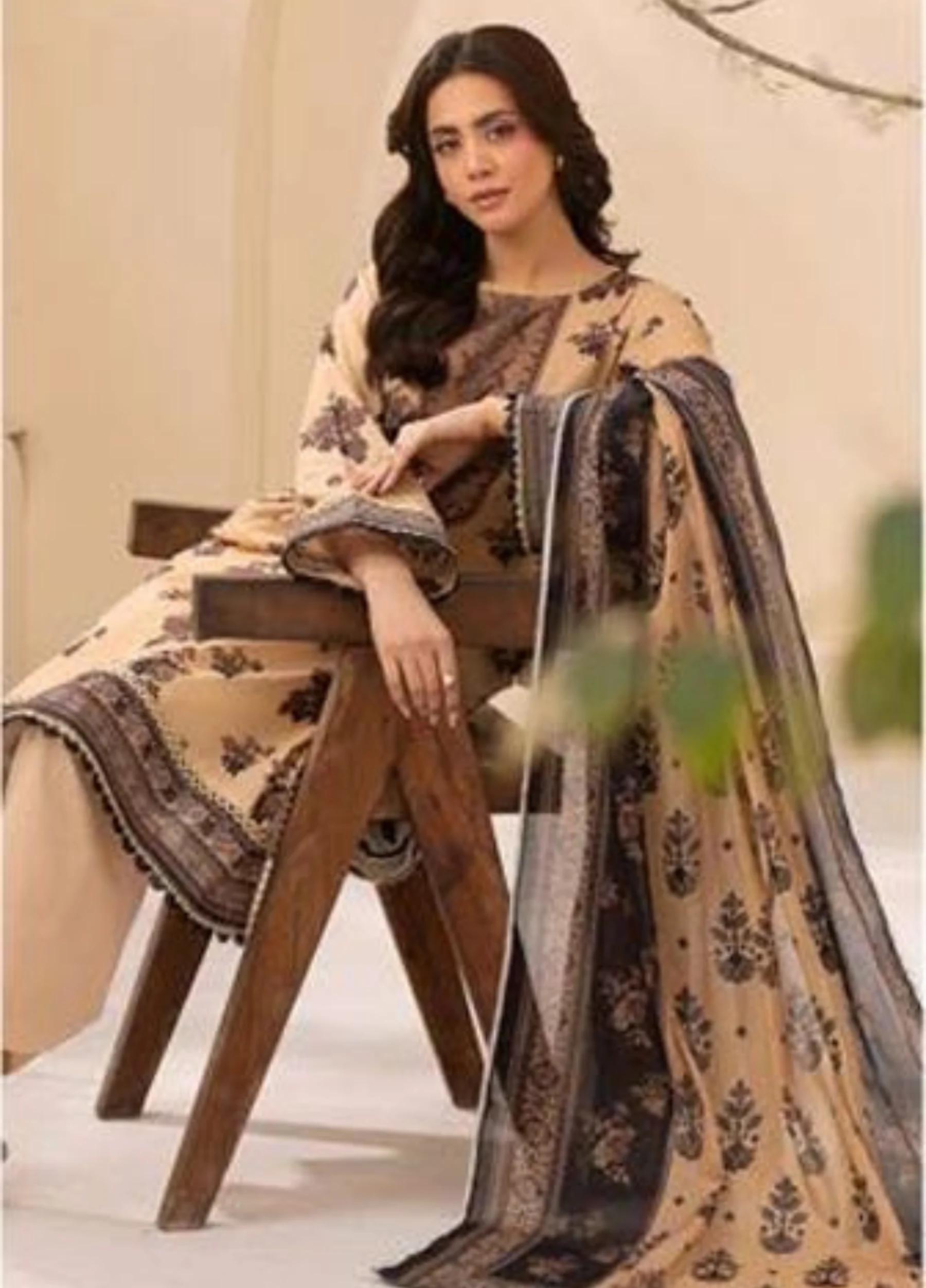 Haseen By Rangreza – Unstitched 3 PC Lawn Collection | Art 06